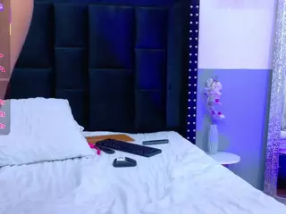 Sexyladyandhot's Live Sex Cam Show