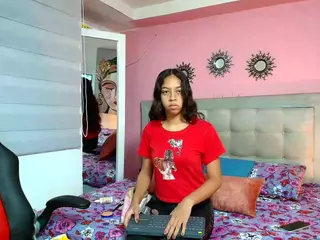 rosariio1's Live Sex Cam Show