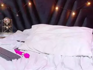 DonnaBeella's Live Sex Cam Show
