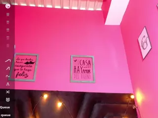 DonnaBeella's Live Sex Cam Show