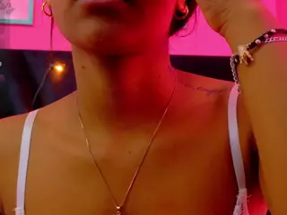 DonnaBeella's Live Sex Cam Show