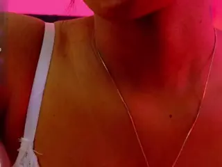 DonnaBeella's Live Sex Cam Show