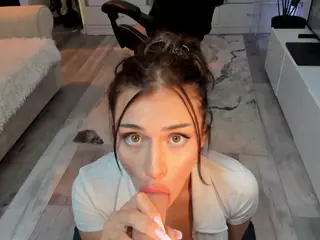 Ivybellee's Live Sex Cam Show