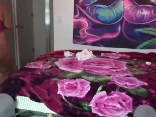 Tinasnoww's Live Sex Cam Show