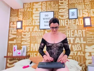 VickyMature's Live Sex Cam Show