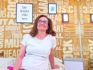 VickyMature's Live Sex Cam Show