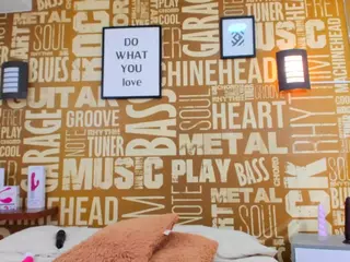 VickyMature's Live Sex Cam Show