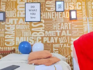 VickyMature's Live Sex Cam Show