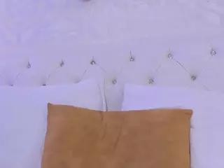 clarisse28's Live Sex Cam Show