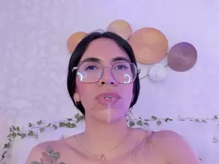 clarisse28's Live Sex Cam Show