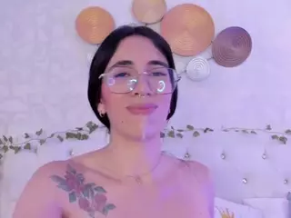 clarisse28's Live Sex Cam Show