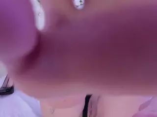 clarisse28's Live Sex Cam Show
