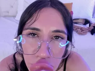 clarisse28's Live Sex Cam Show