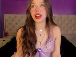 LittleeCherry's Live Sex Cam Show