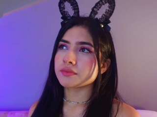 Live cam show with Adara Johnson