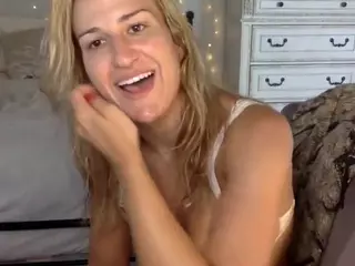 Anastasiaaaaa's Live Sex Cam Show