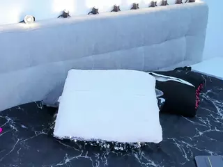 MadelaneCoote's Live Sex Cam Show