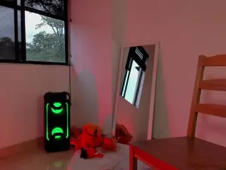 LittleDanni's Live Sex Cam Show