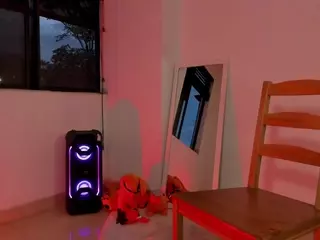 LittleDanni's Live Sex Cam Show