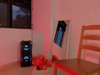 LittleDanni's Live Sex Cam Show