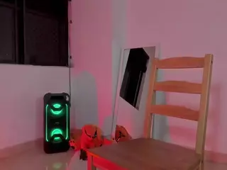 LittleDanni's Live Sex Cam Show