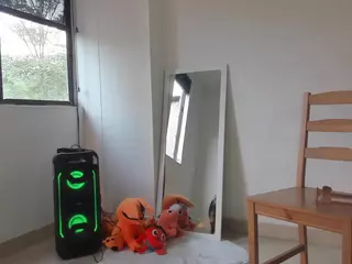 LittleDanni's Live Sex Cam Show