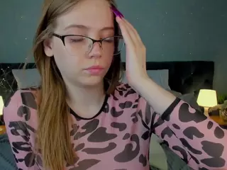 Mia's Live Sex Cam Show