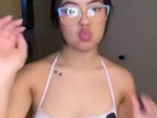 TaraHills's Live Sex Cam Show