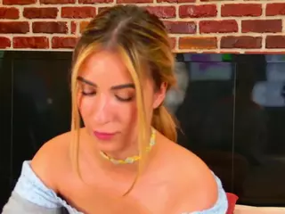 LaurynCopper's Live Sex Cam Show