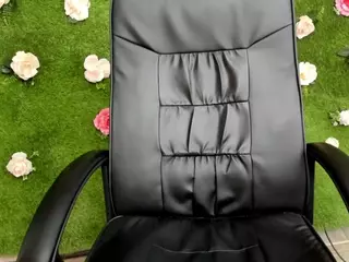 HugeTittiess's Live Sex Cam Show