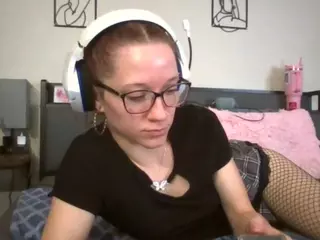 LizDaSnowbunny's Live Sex Cam Show