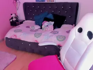Jhiinny-Brownn's Live Sex Cam Show
