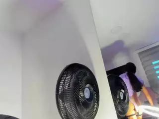 Abby-23's Live Sex Cam Show