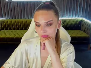 KiraGrayy's Live Sex Cam Show