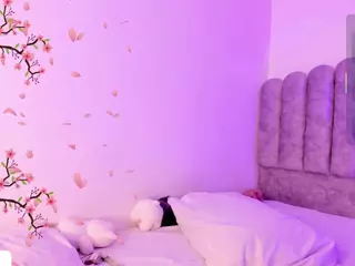 queen-charlottee's Live Sex Cam Show