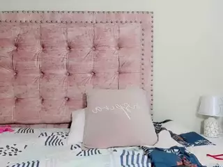 Hallyyhott's Live Sex Cam Show