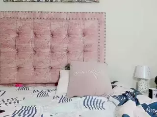Hallyyhott's Live Sex Cam Show