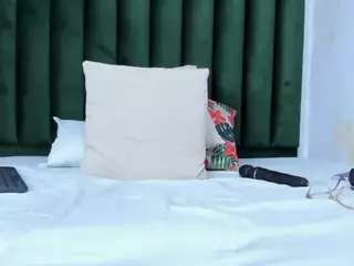 lady-30's Live Sex Cam Show