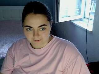 Live cam show with kitsunee8