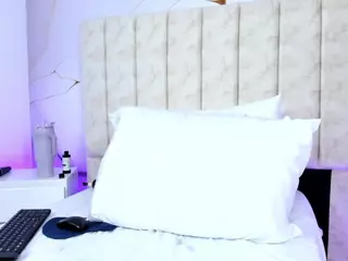 Laura Smith's Live Sex Cam Show