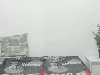 naughtymilfgela's Live Sex Cam Show