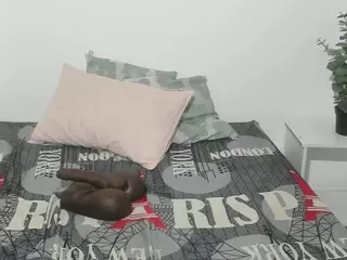 naughtymilfgela's Live Sex Cam Show