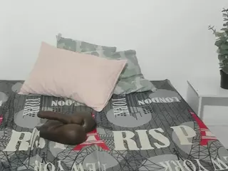 naughtymilfgela's Live Sex Cam Show