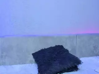 Gorgeous-Luna's Live Sex Cam Show