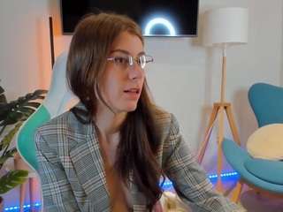 Live cam show with Hailey-Green