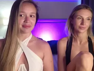 KiraMegan's Live Sex Cam Show
