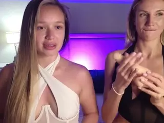 KiraMegan's Live Sex Cam Show