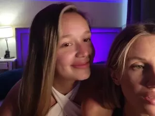 KiraMegan's Live Sex Cam Show