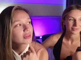 KiraMegan's Live Sex Cam Show