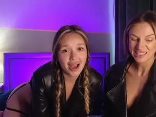 KiraMegan's Live Sex Cam Show